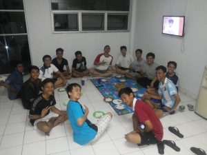 Makan Bersama di Awal Pindahan